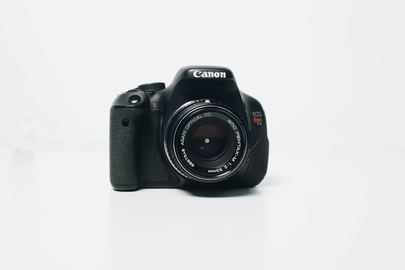 Appareil photo Canon EOS 90D + objectif 18-135mm